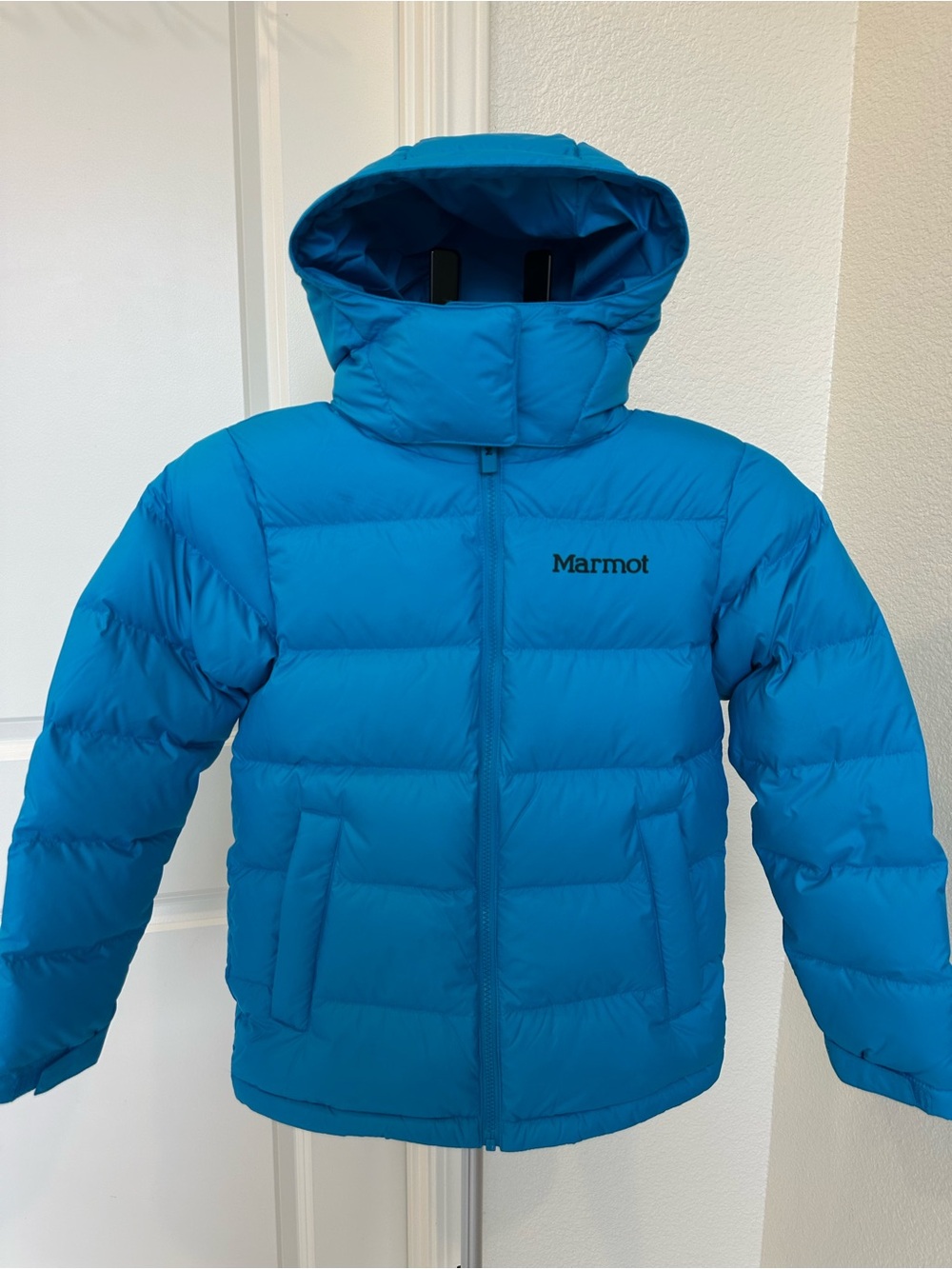 NWT Marmot Kids Bright Blue Stockholm Down Jacket with Hood size M (8/10)